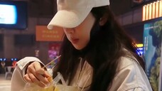 Saya sangat suka melihat Yang Zi makan! !