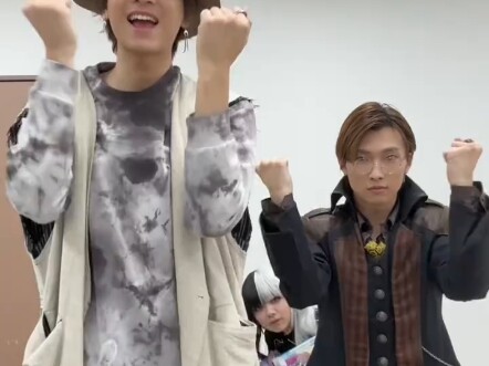 Lakia (Shoji Kohei) และ Nielub (Takizawa Ryo) เต้นท่า ED ของ Brilliant One และ Sita (Kawasaki Honoka