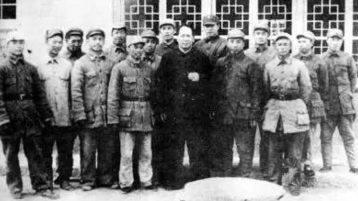 让反动派在我们面前发抖吧！