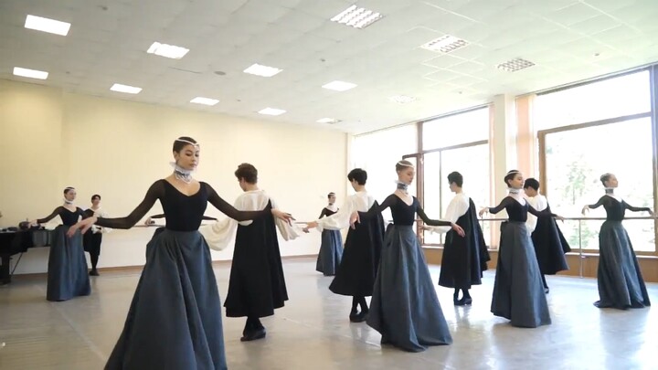 【Ballet】Minuet (17th century classical dance) - Moscow State Ballet Academy (Moscow State Ballet Sch