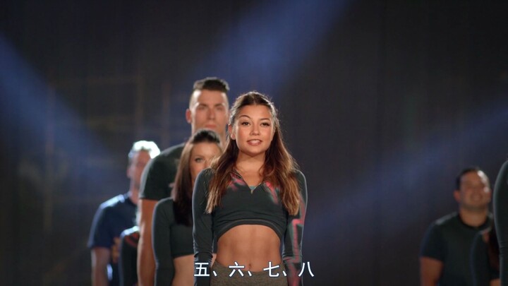 据说这是啦啦队比赛的世界冠军的表演，好想要她们的腹肌
