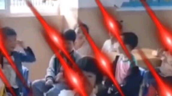 "Red Eyes" "Loạt phim về con người cấp độ tối đa 215"