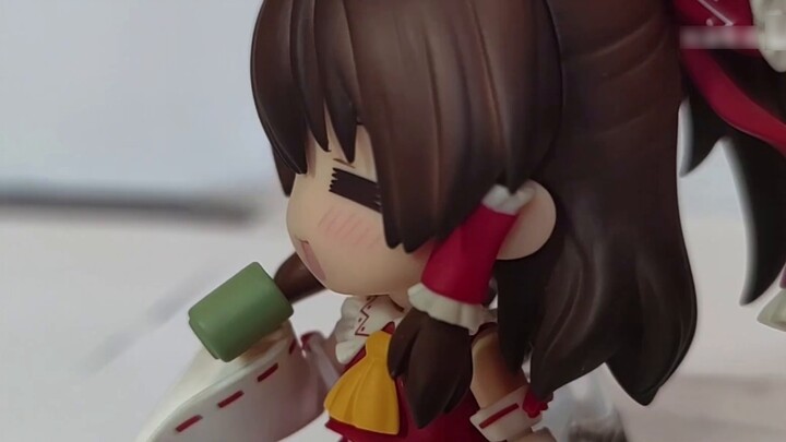 [Stop Motion Animation] Reimu, your mother brought you your favorite Wangzai milk.