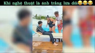 Khi nghệ thuật là ánh trăng lừa dối