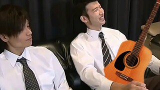 Guitar phát ra tiếng động lạ