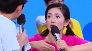 [Bojun Yixiao] Bobo memasukkan tangannya ke pakaian Zhanzhan, dan Zhanzhan pun senang.