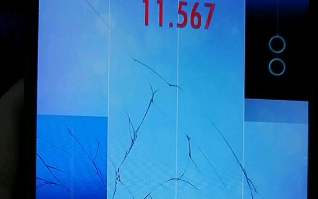 钢琴块，简单的玩一下。不要质疑我的屏幕是怎么碎的。