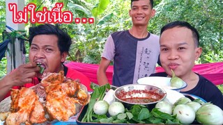 หมูย่างห๊อมหอมกับน้ำพริกเผ็ดๆกินกับผักเข้ากันมากๆ