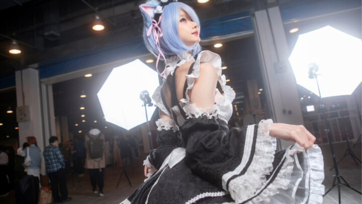 นิทรรศการการ์ตูนมัธยมปลาย cos Rem