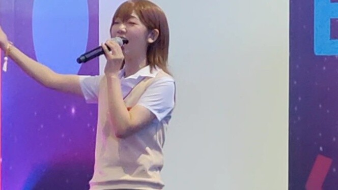 Misaka Mikoto makes a surprise appearance at BW singing the popular Sarilang affectionately