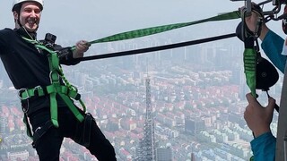 Challenge the Shanghai Jinmao outdoor glass plank road. Can I finish it even though I’m afraid of he