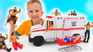 Vlad và Niki chơi với WWE Slambulance Xe Đồ chơi