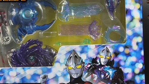 All armor at once! National version of UAF super movable Ultraman Ake armor set [open the box and pl
