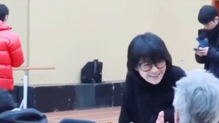 [Bojun Yixiao] Hai người này đều không nhượng bộ đối phương, ở nhà có một ông già kém 6 tuổi ủng hộ!