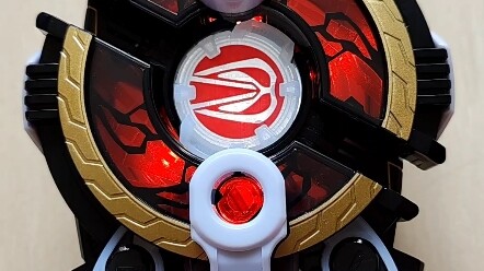 Saya baru ingat bahwa dua props dengan kode identifikasi yang sama di Kamen Rider Ultra Fox adalah r