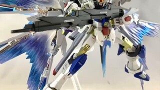 HG Core Gundam Menyerang Freedom Gundam Armor