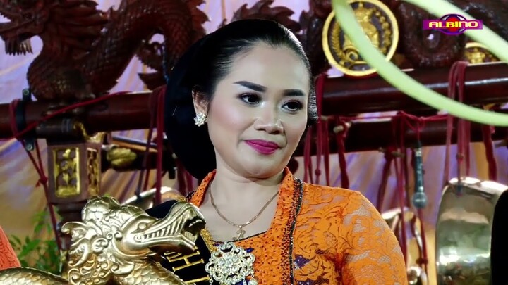 PUTRI SUKOWATI voc ; SETYORINI & TOMO mc // ENDAH LARAS