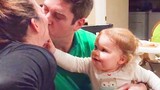Videos De Risa 2022 nuevos 😂 Videos Graciosos - Reacción de los bebés cuando papá besa a mamá