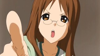 ครู : คุณยังจะโกหกพวกเราอยู่ไหม? หน้าอกของคุณใหญ่กว่าของไดเหว่ยนะ