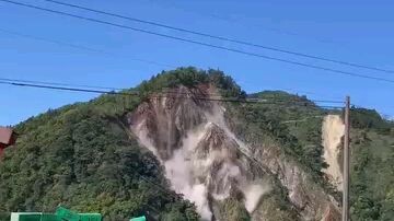 bundok gumuho dahil sa malakas na lindol sa taiwan..