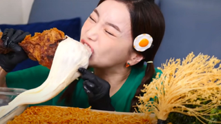 [Mukbang] - Ăn gà rán, mì gà cay - ASRM