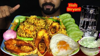 Eating Hilsa Biryani/ ইলিশ বিরিয়ানি| Hilsa Fish fry, Egg Poach, Raita and Salad| #LiveToEATT