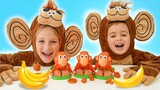 Vlad and Niki play with Monkey See Monkey Poo Fun Toy Story