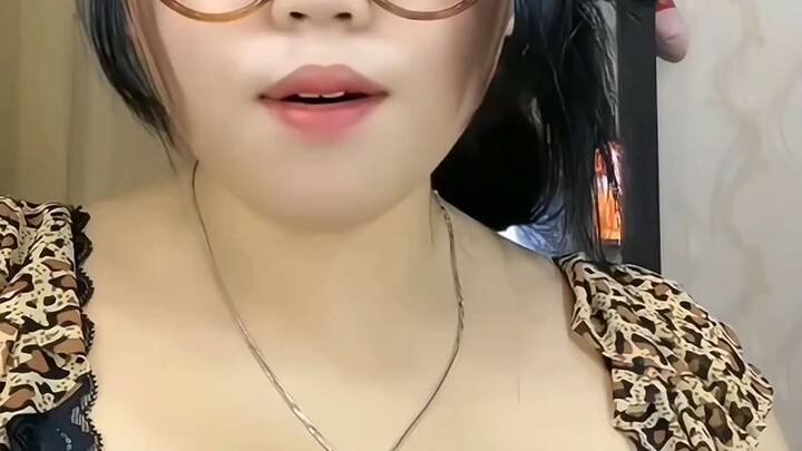 bokep kakek sugiono lawan mainnya cwek berdada besar.