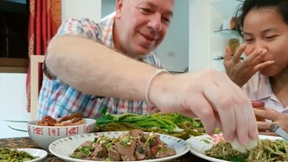 ซุปหน่อไม้ ตับหวานๆกับข้าวเหนียวฮ้อนๆ Liver Salad Bamboo shoot Salad