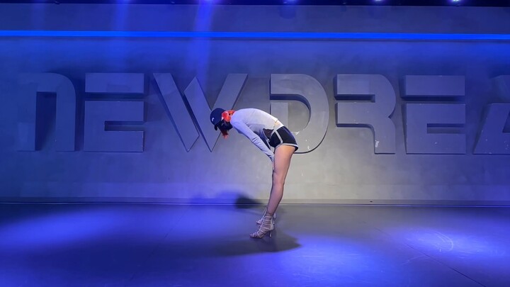 Long-legged beauty dances bibi high heels It's a vibe