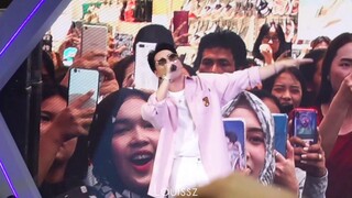 Krist Perawat "ลาลาลอย" งาน Muangthailife 14.07.19