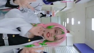 shinobu kocho, mitsuri kanroji and baizhu 🤨🌸.baizhu nyasar btw (this video take by baizhuTiktok)