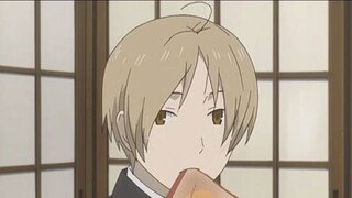 Terima kasih kepada Paman Zi dan Bibi Tako atas cinta mereka, Natsume sudah terbiasa dengan rumah in