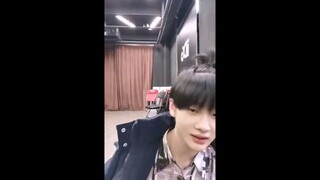 [Zhou Zhennan] Zhou Zhennan sings Twinkle Twinkle Little Star in the practice room with its own reve