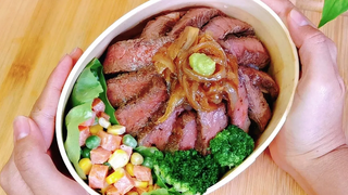ข้าวหน้าเนื้อสเต๊ก 🥩 Steak Donburi 🍱😋 - Khun Bento คุณเบนโต