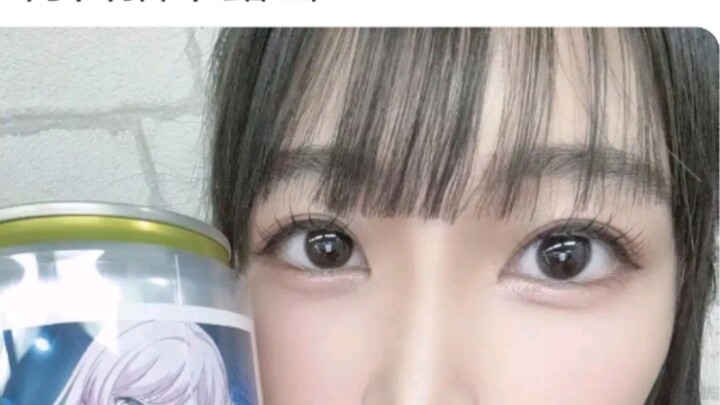 Apakah Youjie mulai sadar? Jarang sekali orang berselfie tanpa memperlihatkan giginya