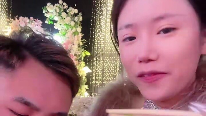 The girl who felt sorry for Giegie finally had her own feast