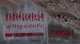 No one said that this Mount Everest photo monument would be crowded. The queue was two hours and the