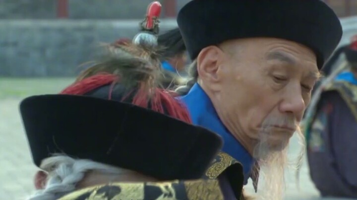 Qianlong took the lead in drinking clear soup, but someone was eating sesame cakes below, so he was 