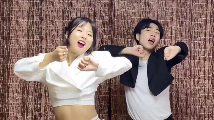 Brother and sister dance together! Highly reproduce the RAIN×JYP collaboration song "Switch to me"
