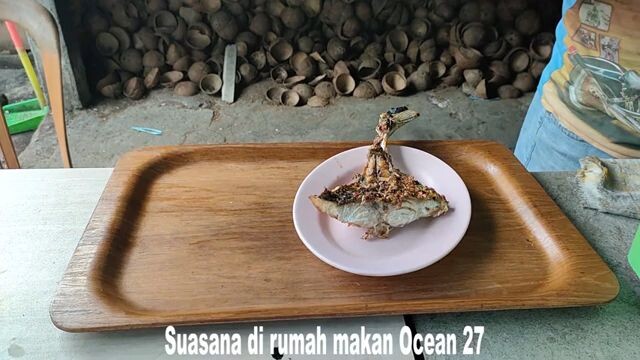 Jalan jalan ke perumahan Minanga depan Area Wisata Pantai Malalayang, Mampir di Rumah Makan Ocean 27