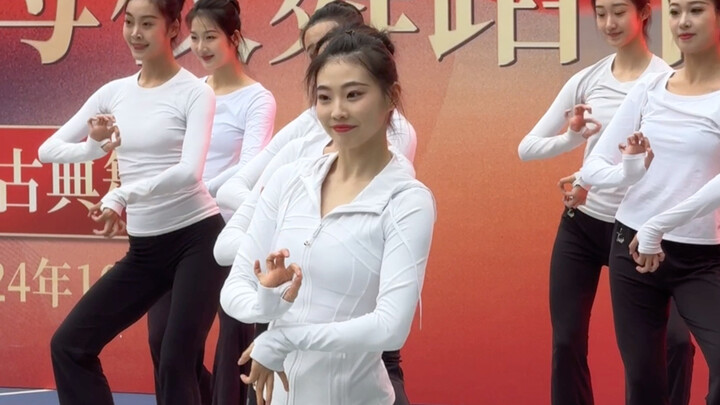 北舞校庆 中国古典舞系经典剧目片段展示《霓裳羽衣舞》《秦王点兵》