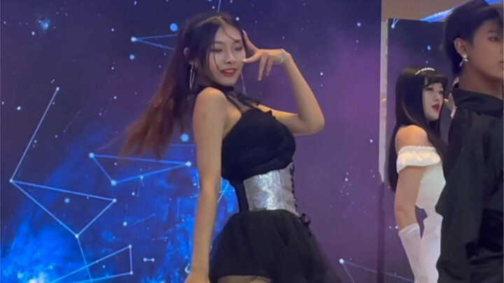 Shenzhen Choi Yuna mencuri kostum panggung Lisa. Pembukaan dan akhir Mago yang indah sungguh menawan