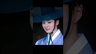 My lady has fallen hard😚🤌 |Captivating the king | #captivatingtheking #shinsekyung #shorts #kdrama