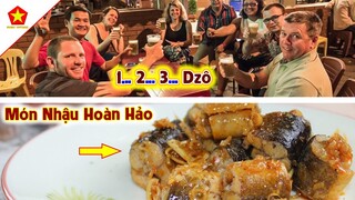 Người Úc Mỹ Đón Chào Nhiệt Liệt Món Ăn Cùng Phong Cách Nhậu Rất Độc Đáo Từ Việt Nam