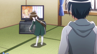 The little Loli dancing along with the TV is so cute!