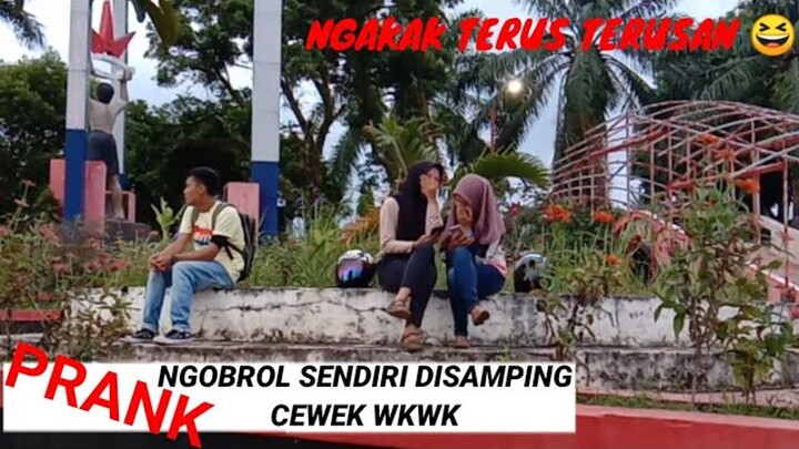 PRANK NGOBROL SENDIRI DISAMPING CEWEK WKWK - INDONESIA PRANK KURNIA ADEN