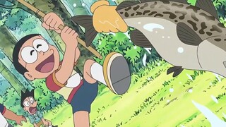 Nobita and Shizuka caught a huge Arapaima, Nobita accidentally fell into the water Shizuka #Doraemon