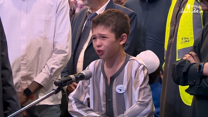 VERY EMOTIONAL_  YOUNG BOY CRIES WHILE SPEAKING TO MUFTI MENK