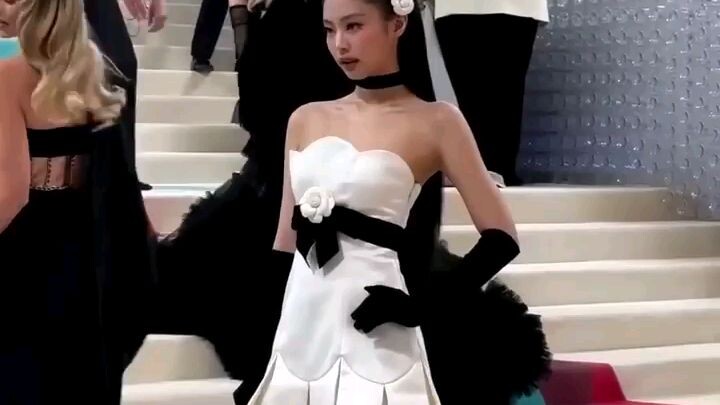 Jennie slaying at Met Gala